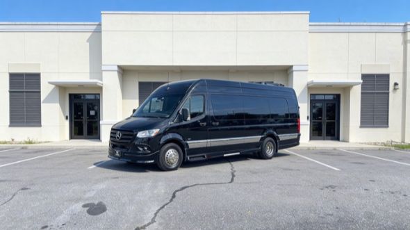 15 passenger sprinter van thousand oaks