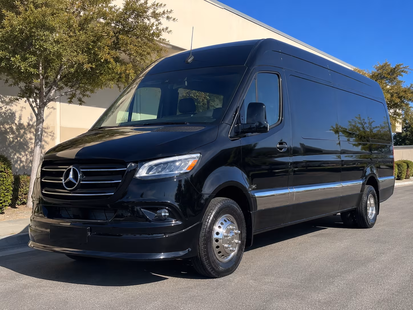 find the perfect transportation for your next airport transfer 3