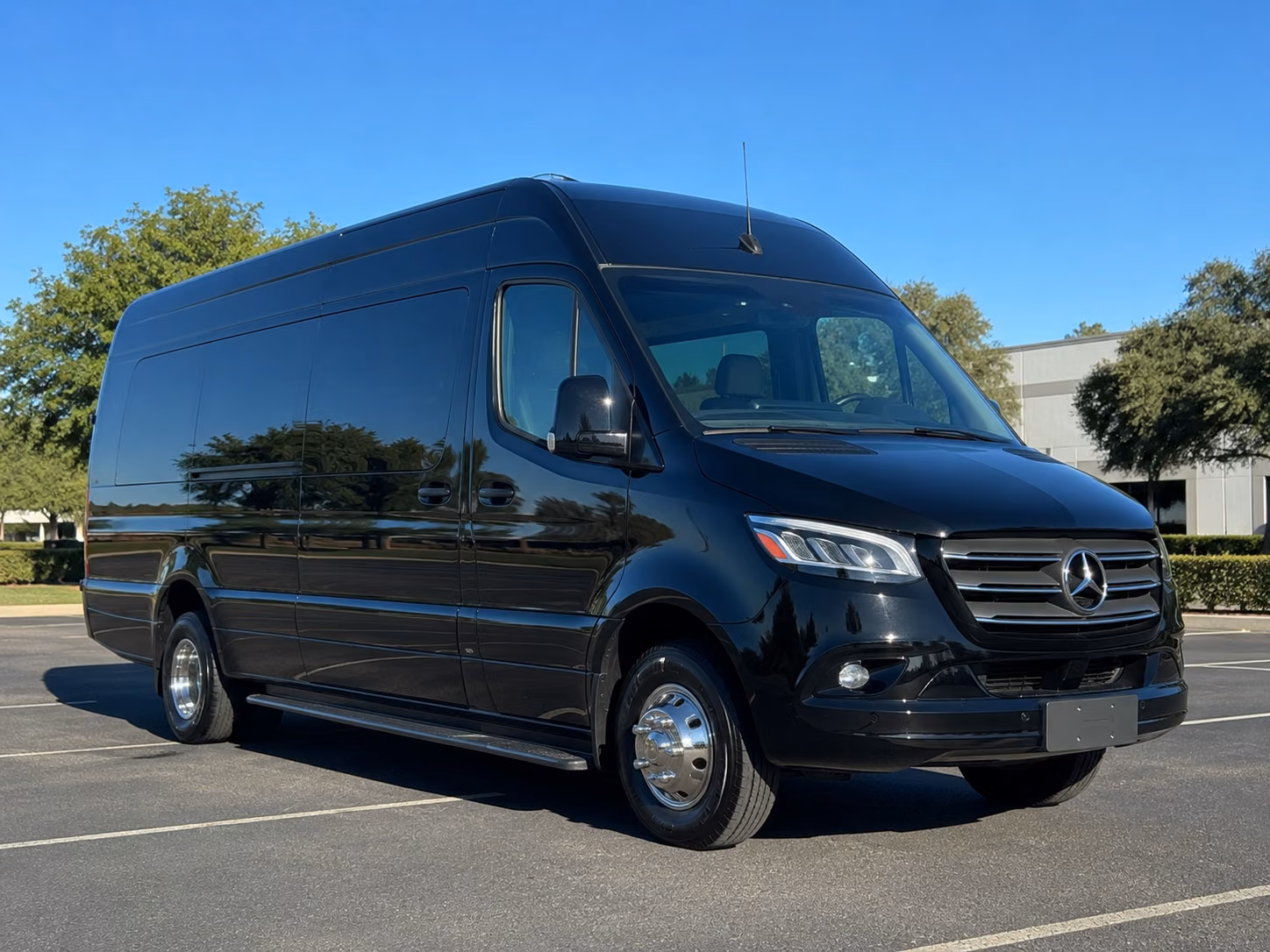 thousand oaks 15 passenger sprinter van